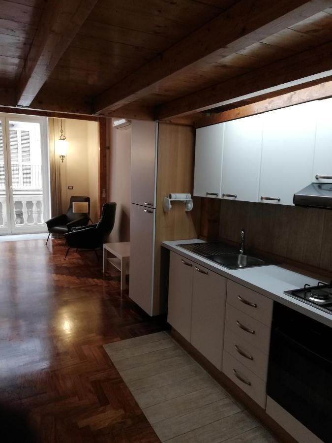 Il Castello Apartment Napoli Esterno foto