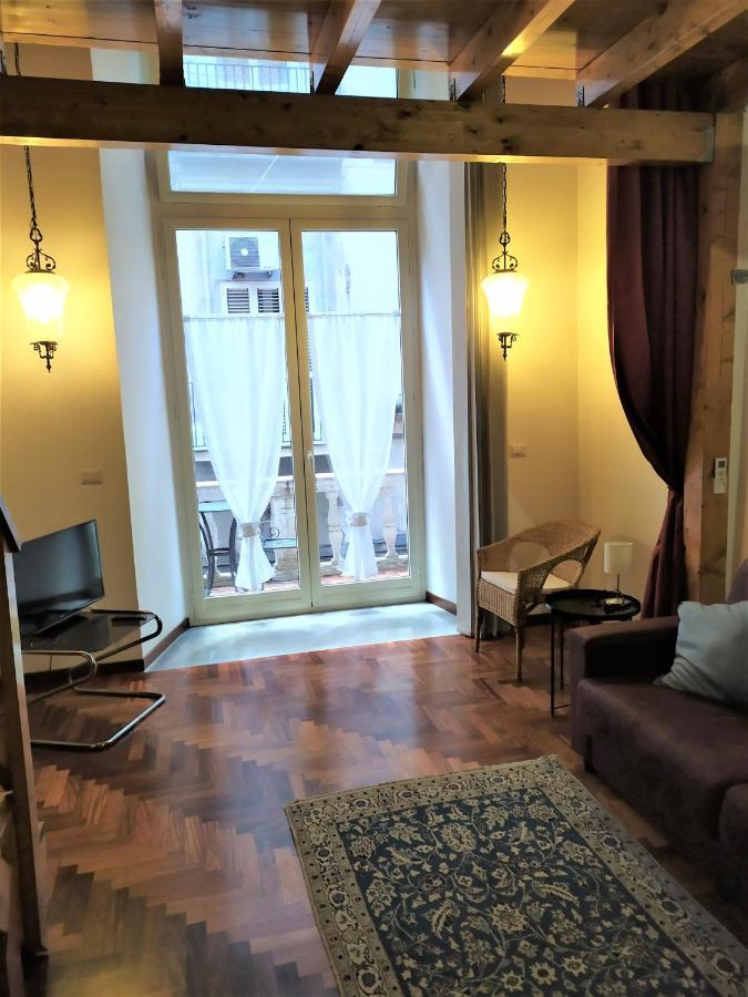 Il Castello Apartment Napoli Esterno foto